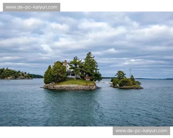 隔海相望的“北美双雄”：在美利坚逐梦，还是在枫叶国生活？