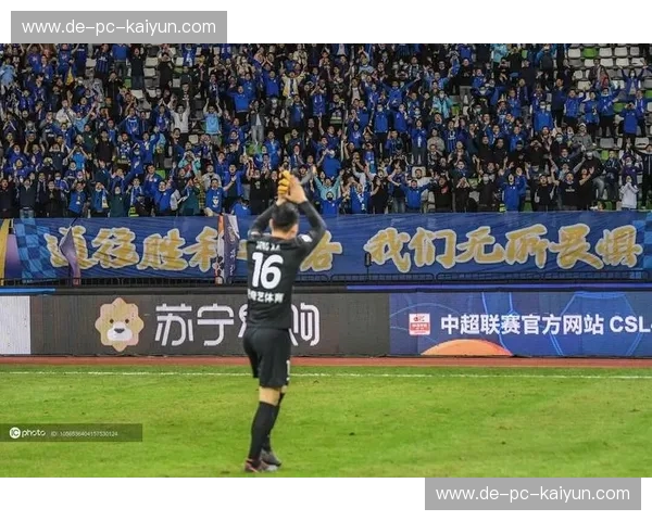 绿茵之巅的火锅与惊雷：重庆当代VS江苏苏宁，一场关于血性与荣耀的终极较量